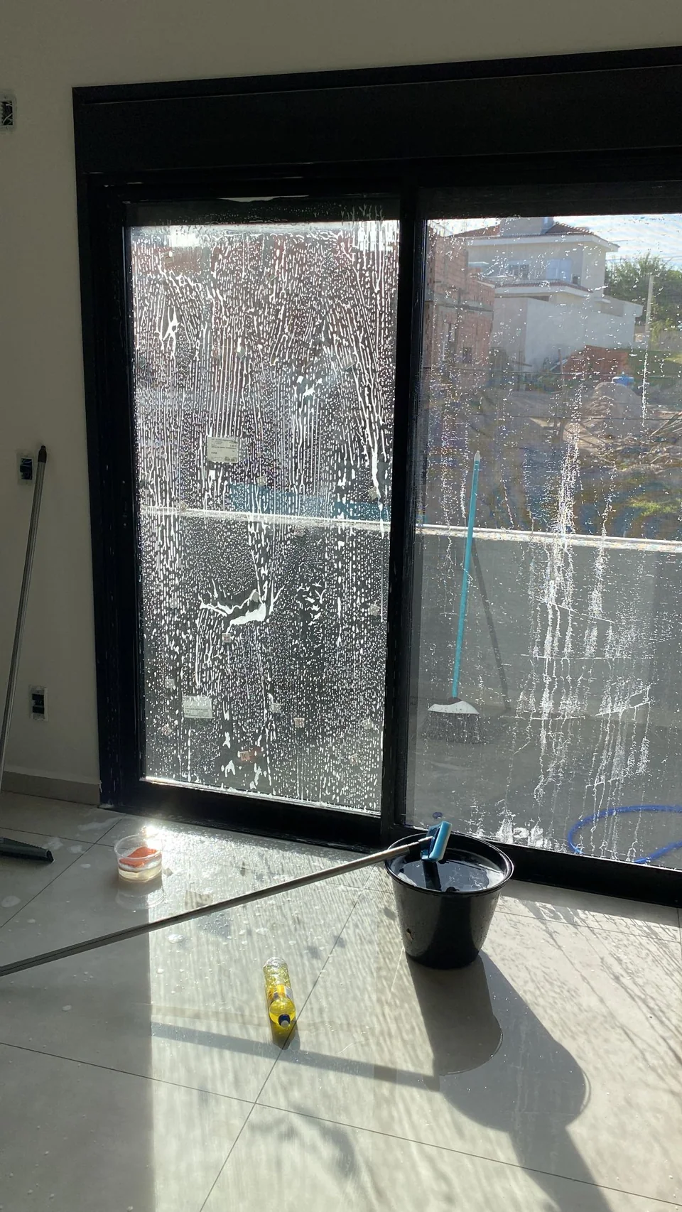 تنظيف الواجهات والزجاج